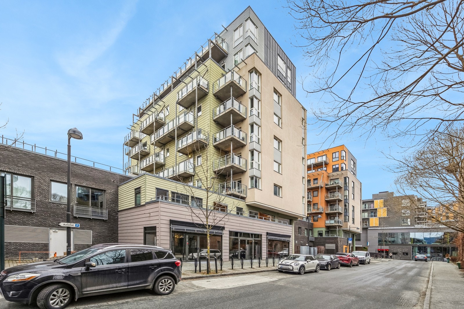 Bydelen har i løpet av de siste årene utviklet seg til å bli en levende og aktiv bydel i Trondheim. Galleribilde