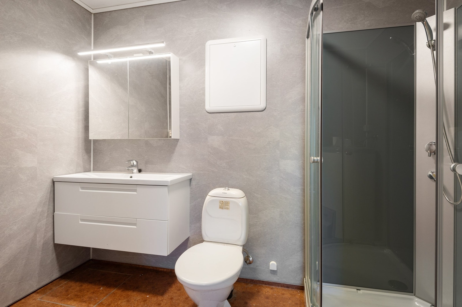 Nylig oppgradert bad (i gul utleiebolig). Galleribilde