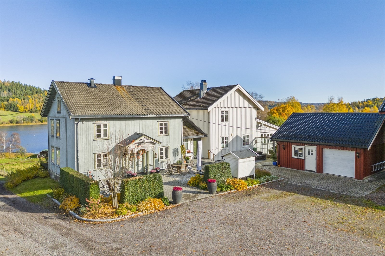 Lørdal ligger fint til ved Hillestadvannet Galleribilde
