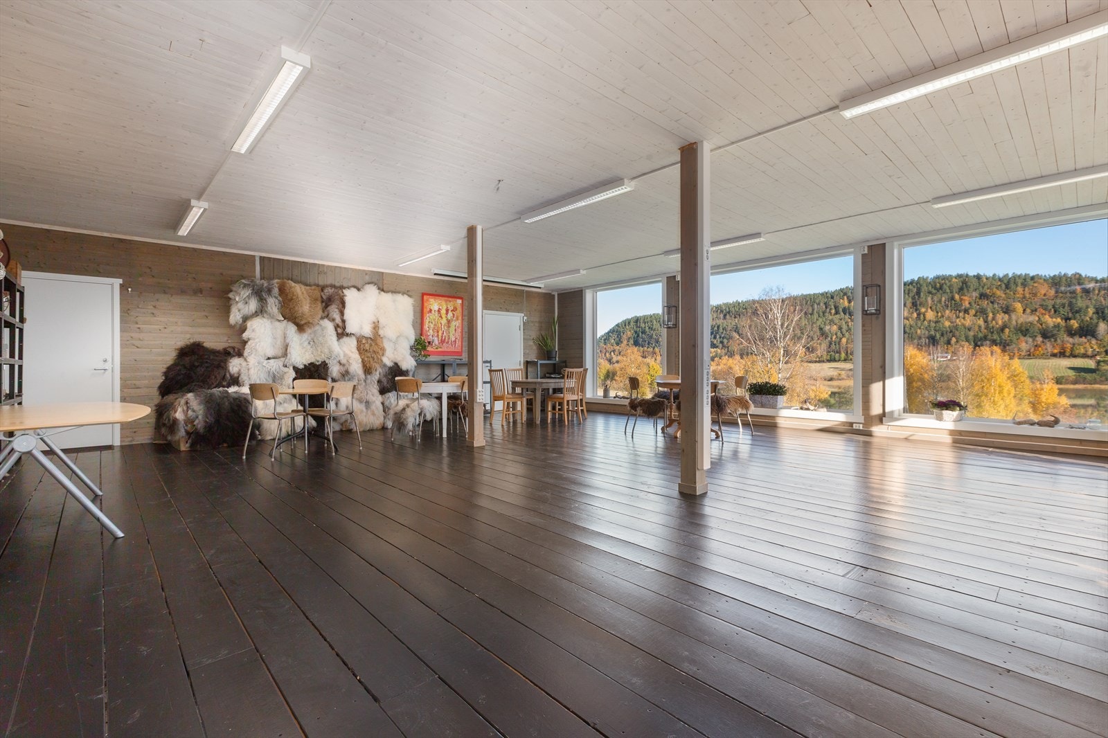 Sal 1. etasje låve Galleribilde