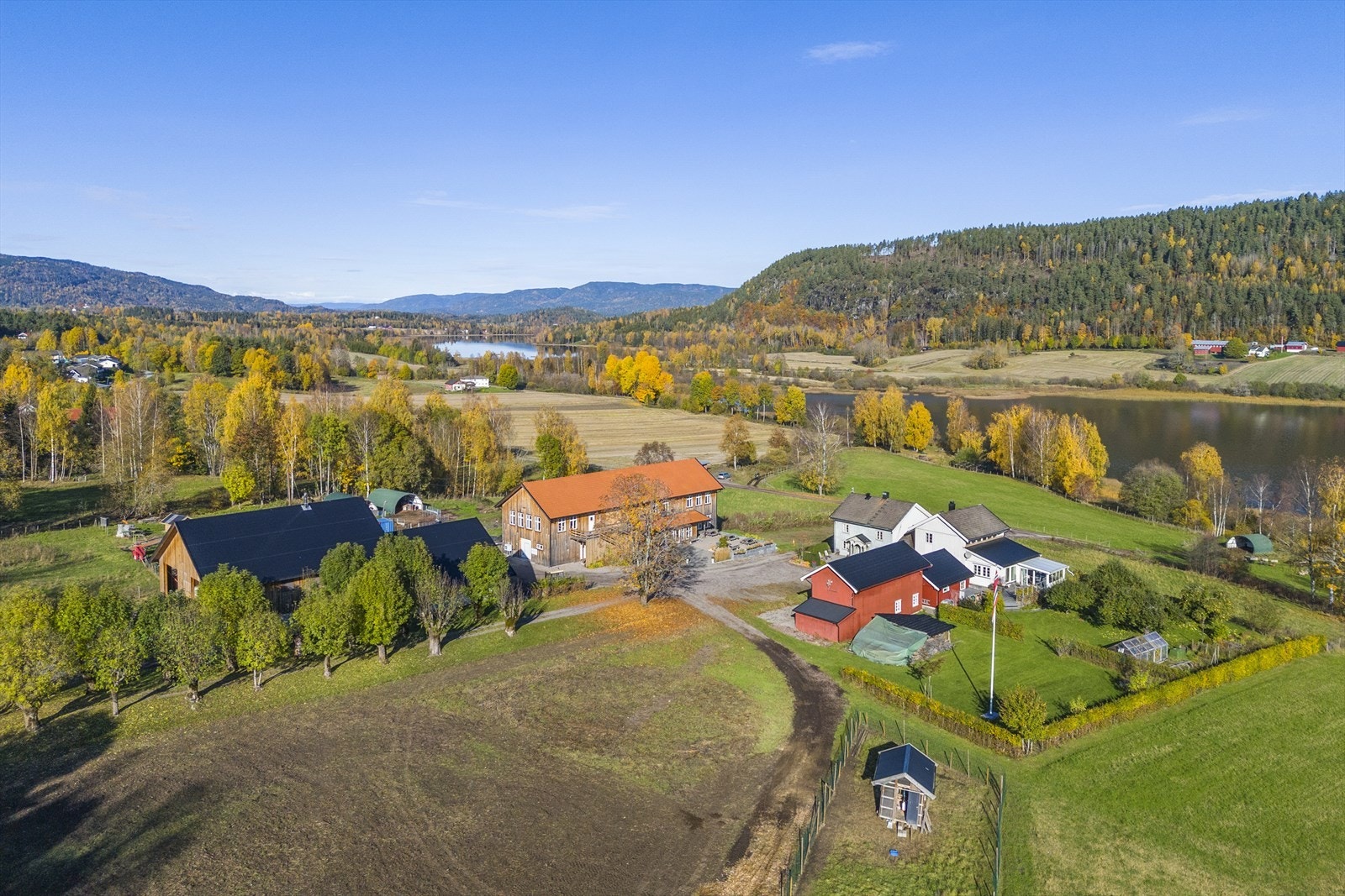 Lørdal gård | Presentert av Tegneby og Grønnerød Landbruksmegling Galleribilde