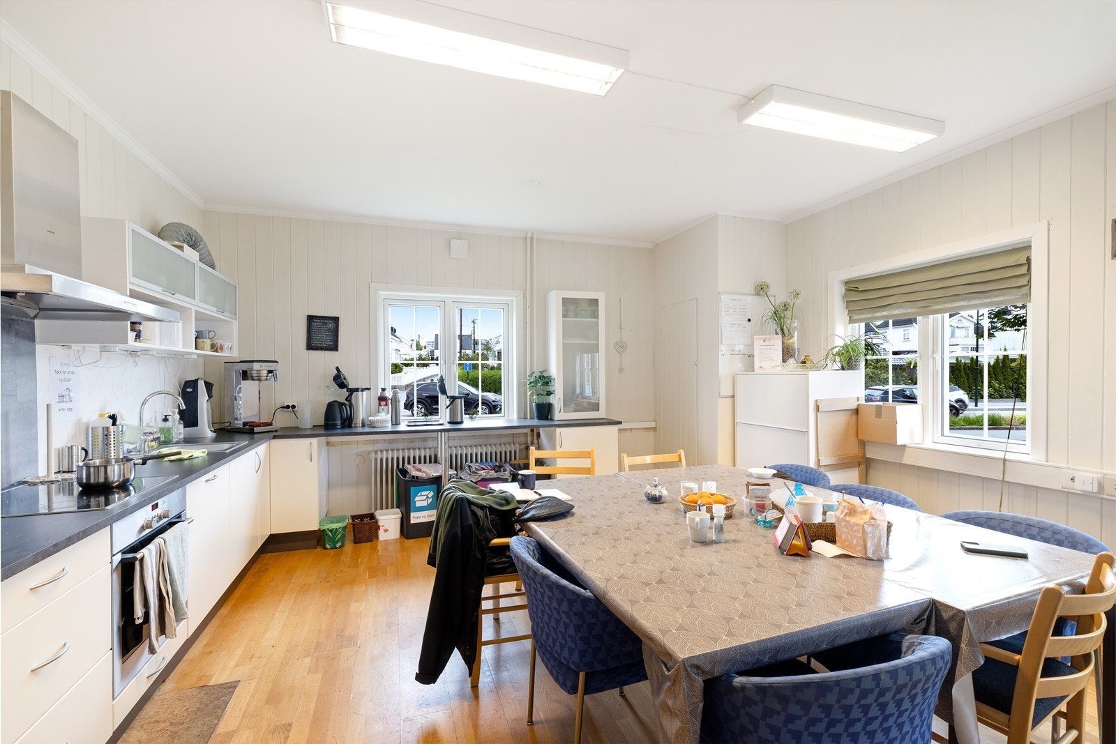 Kontorlokaler med kjøkken/spiserom. Galleribilde