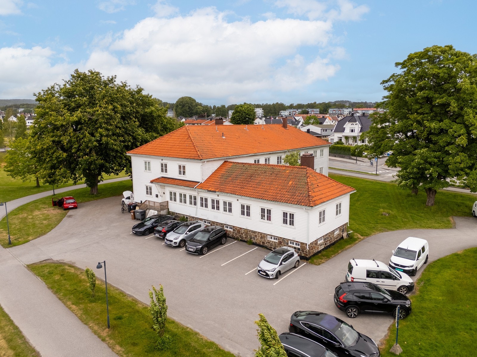 Meget attraktiv og sentralt beliggende på Lund med god profilering mot Torridalsveien. Galleribilde