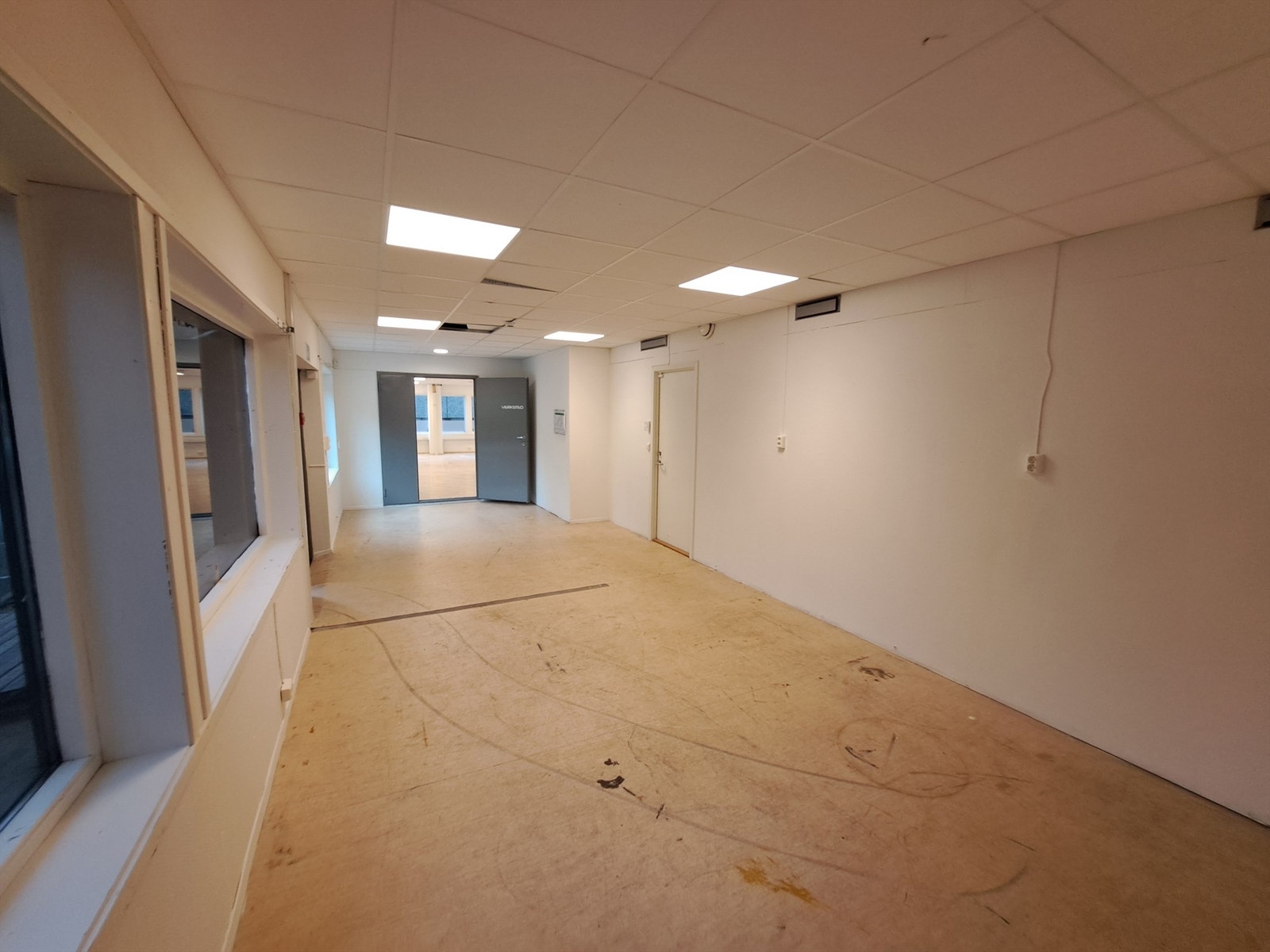 Lager med 2,4 meter takhøyde Galleribilde