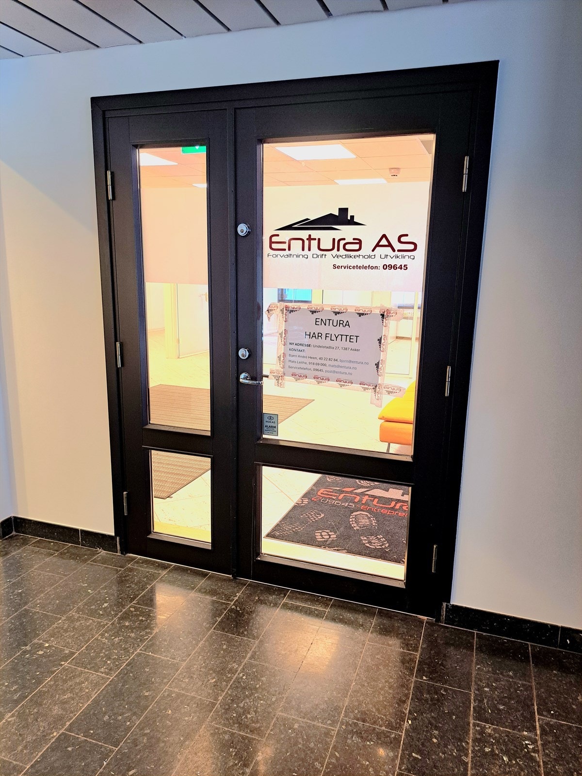 Inngangen til lokalet fra fellesarealet Galleribilde