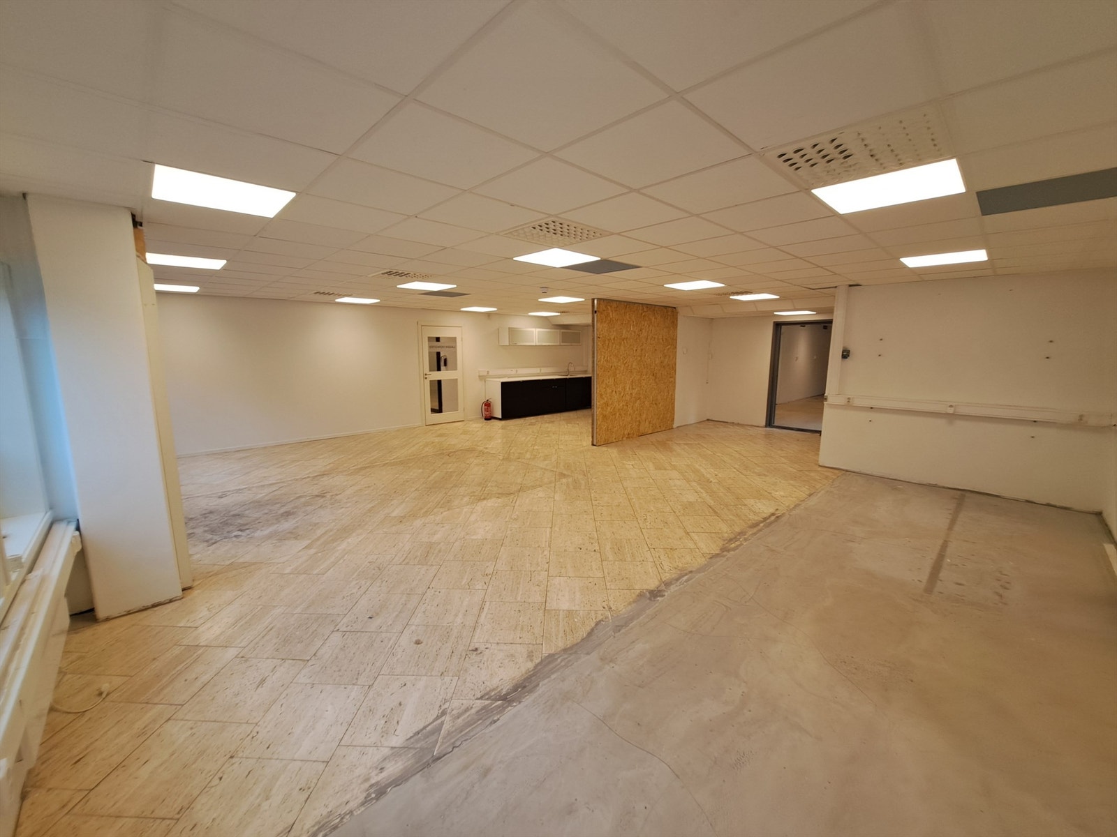 Lager med 2,4 meter takhøyde Galleribilde