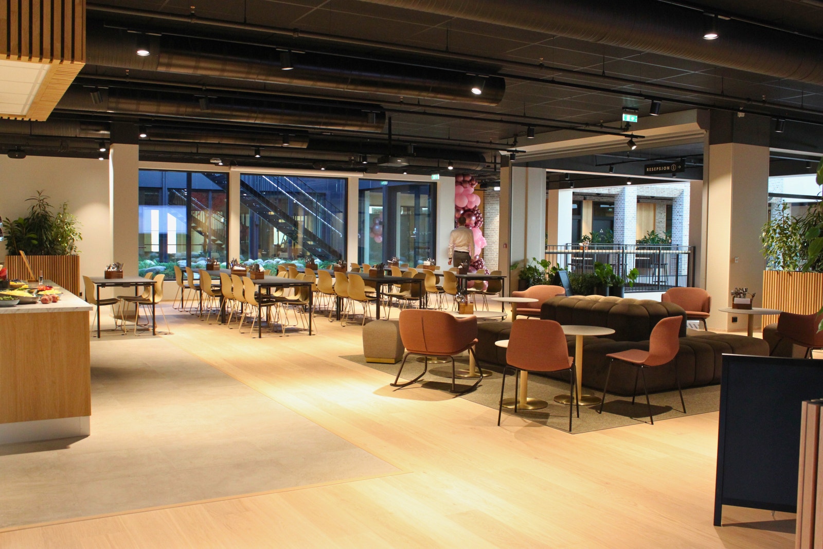 Flott og stor personalrestaurant i K14. Galleribilde