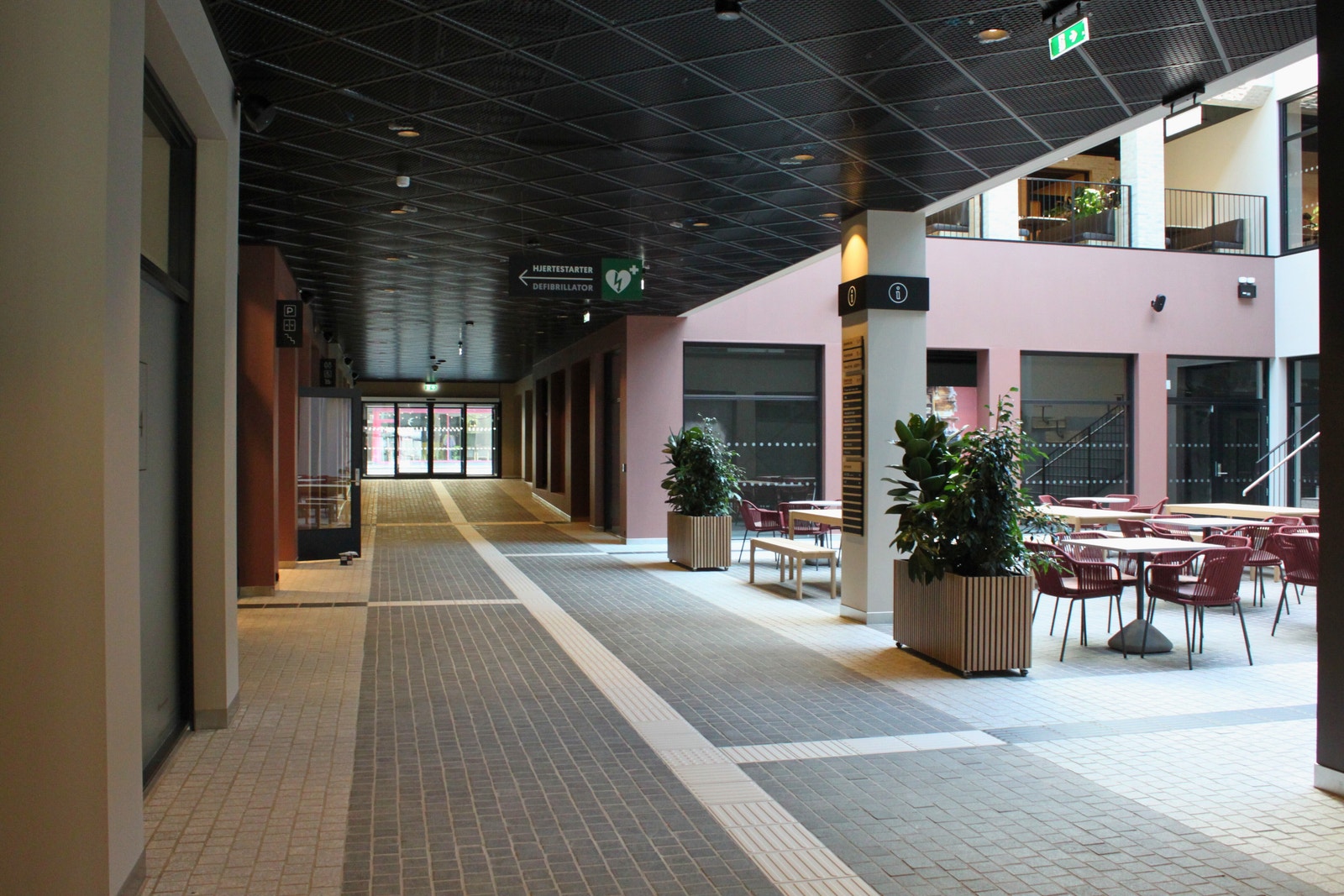 Innendørs handlegate klar for flere butikker. Galleribilde