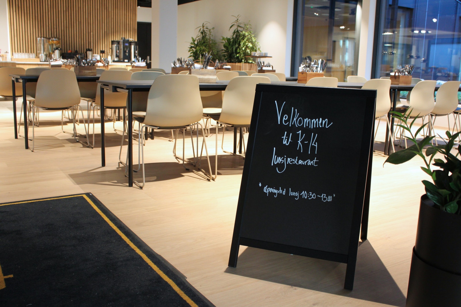 Velkommen til lunsjrestaurant på K14. Galleribilde