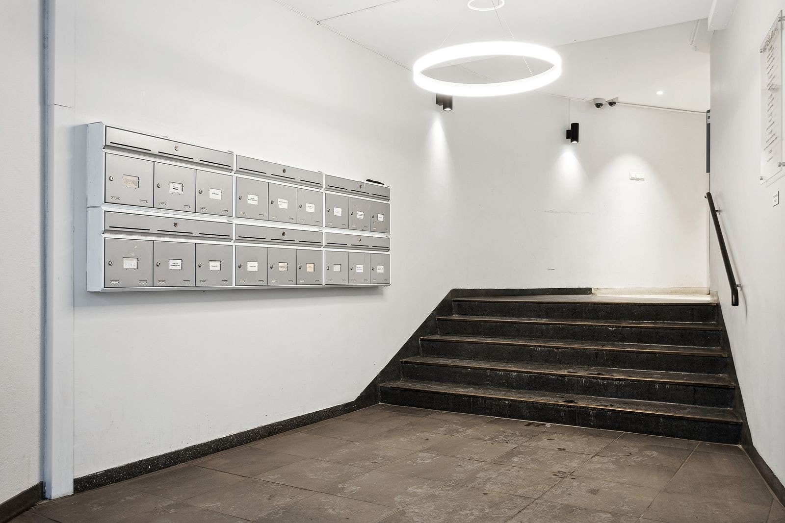 Inngangsparti med heis Galleribilde