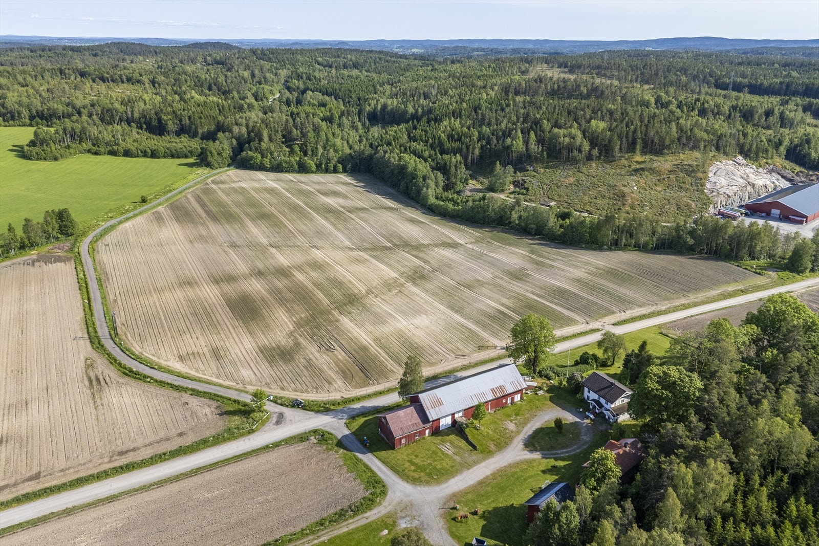 Fra både Tomter og Spydeberg er det gode pendlermuligheter med tog t/r Oslo. Galleribilde