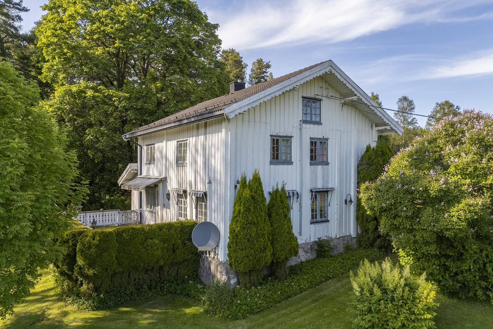 Bolighus fra 1700-tallet med fem soverom i andre etasje. Galleribilde