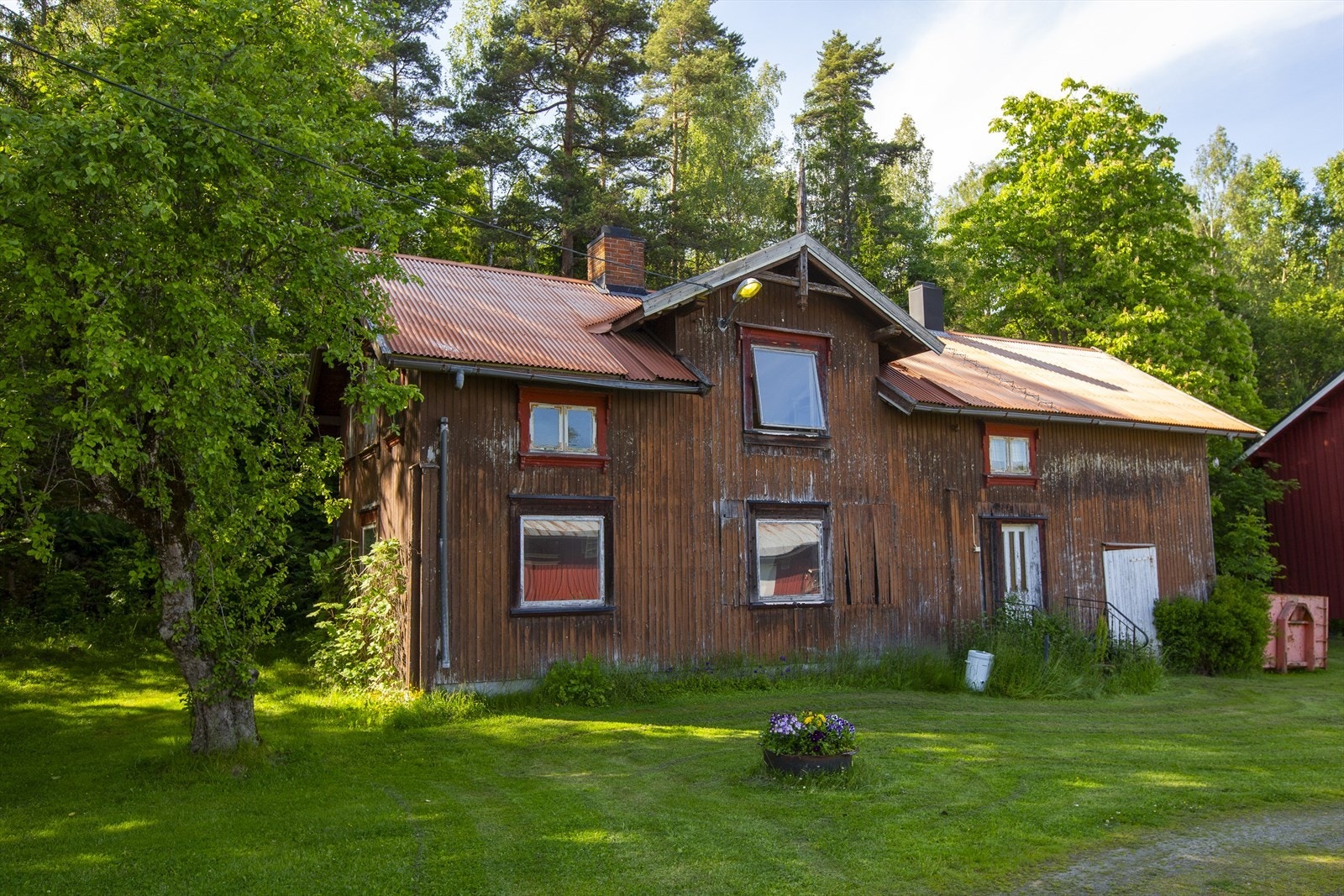 Eldre bryggerhus med stort vedlikeholdsbehov. Galleribilde