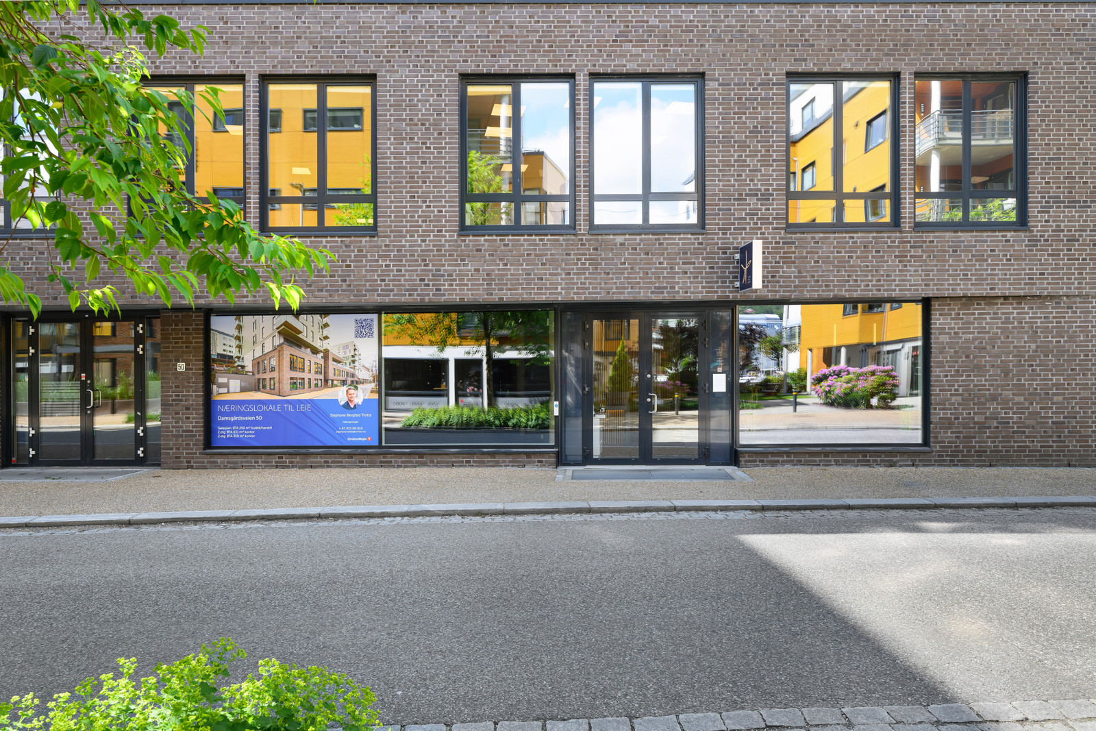 Inngangsparti til de ledige lokalene på gateplan, BTA 238 m²