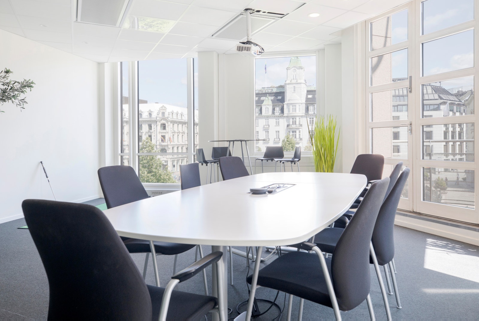 Åpne og lyse lokaler. Galleribilde