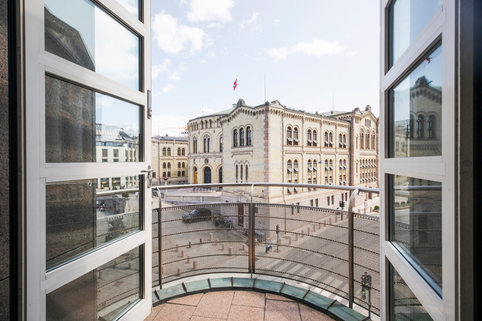 Flott utsikt mot Stortinget. Galleribilde