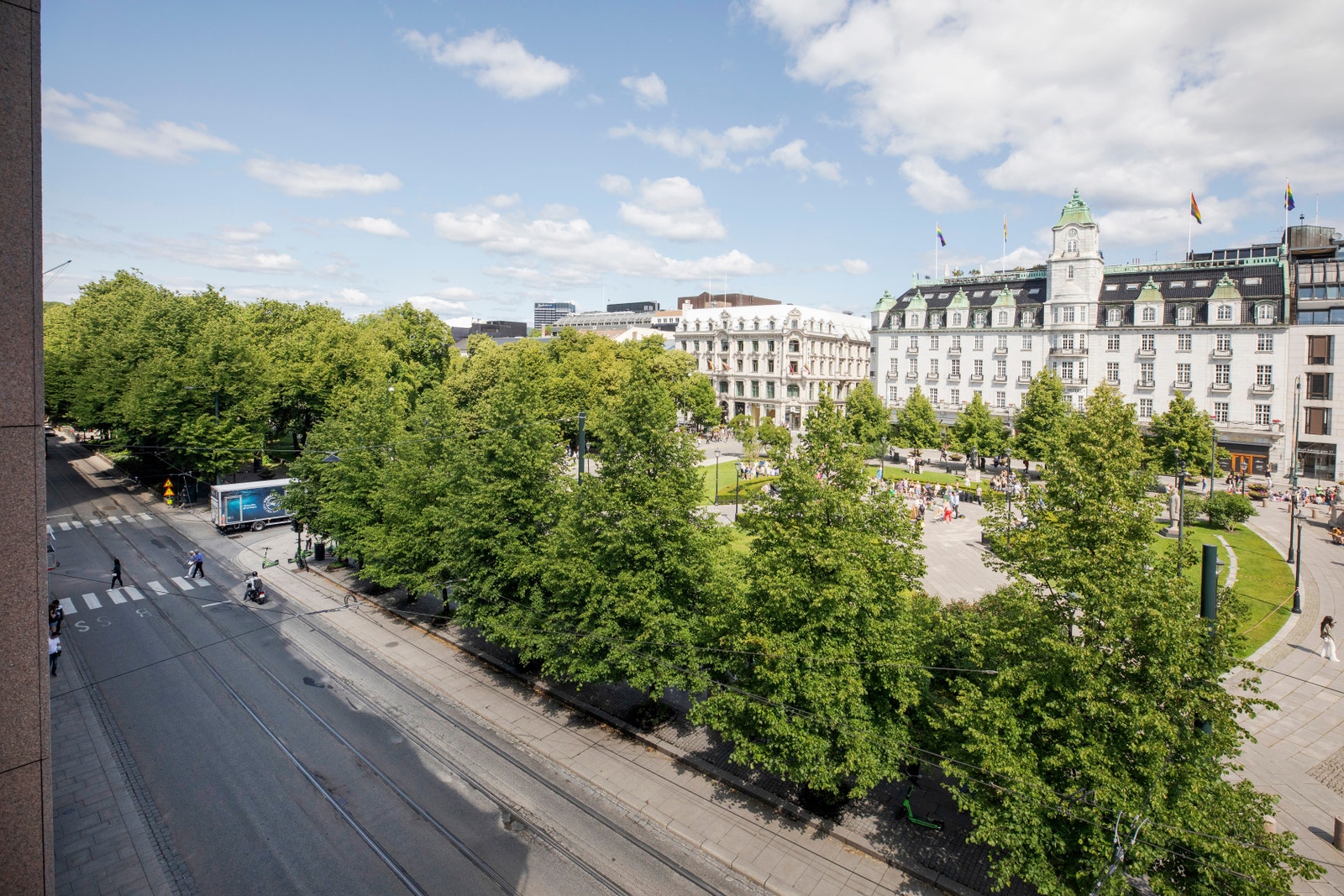 Flott utsikt mot Spikersuppa og Karl Johans gate. Galleribilde