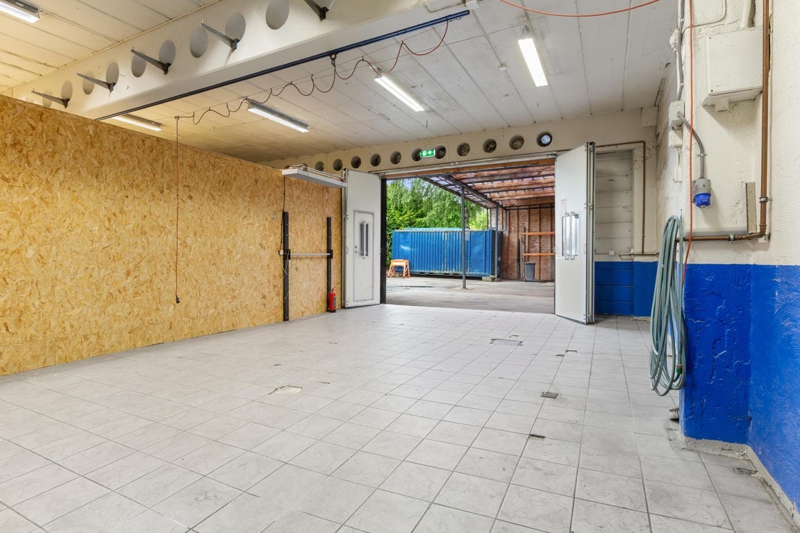 God plass til verksted eller lagring Galleribilde