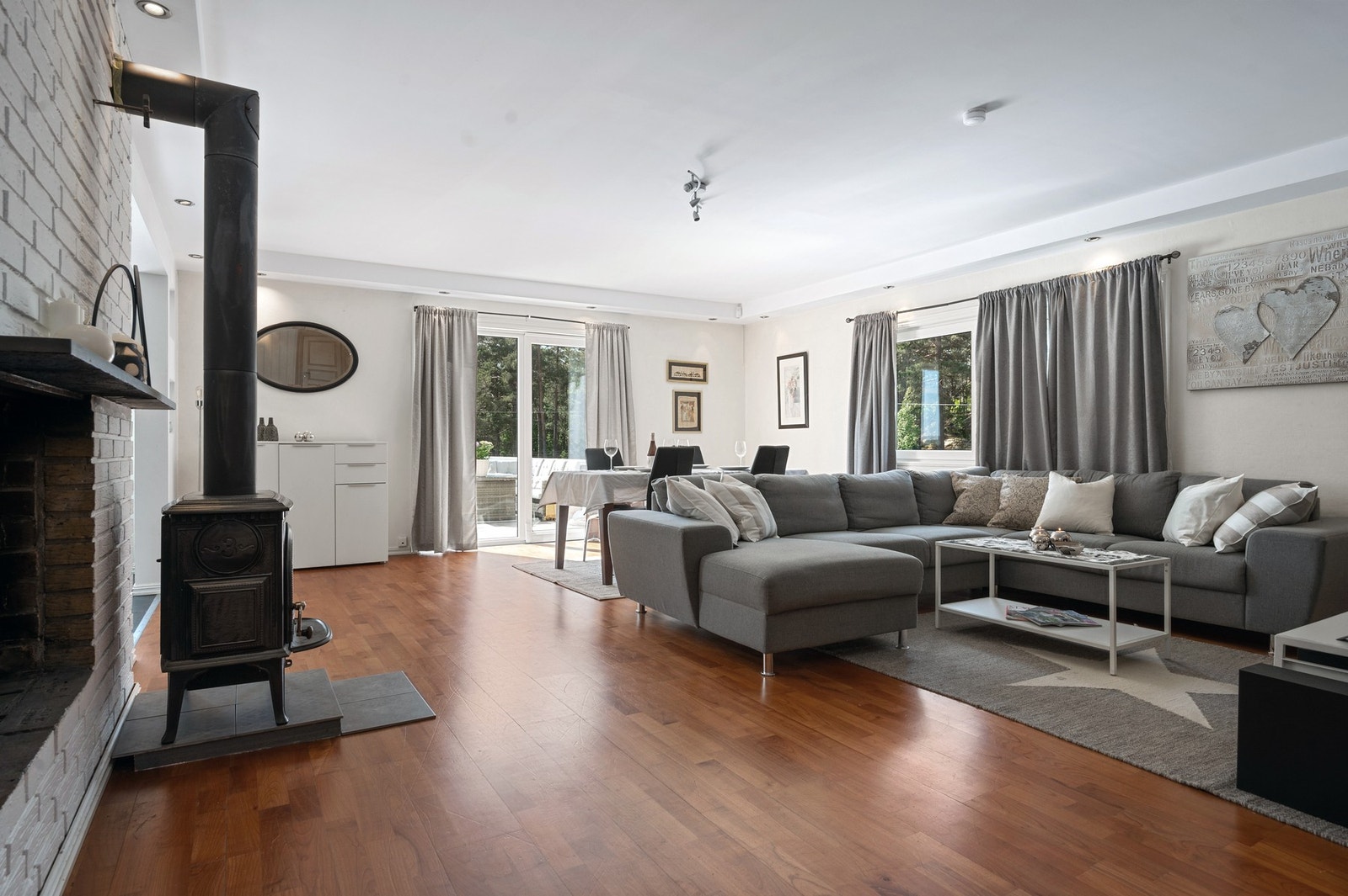 Fra stuen er det utgang til sydvendt balkong på hele 86 m². Galleribilde