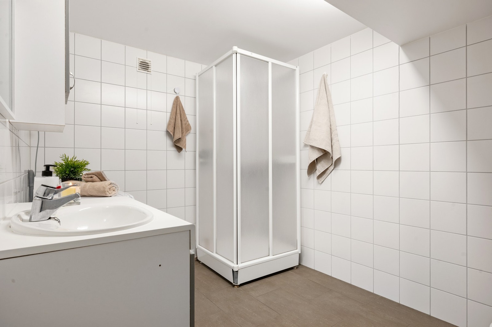 Bad/vaskerom i utleiedelen Galleribilde