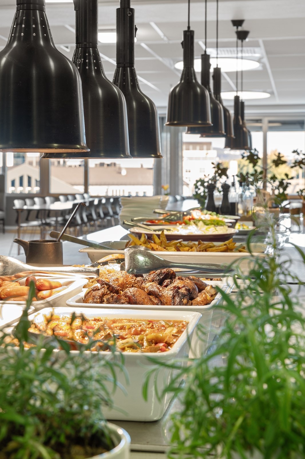 Ny personalrestaurant etableres i 1. etasje med godt og variert tilbud og tilstøtende felles møterom. Galleribilde