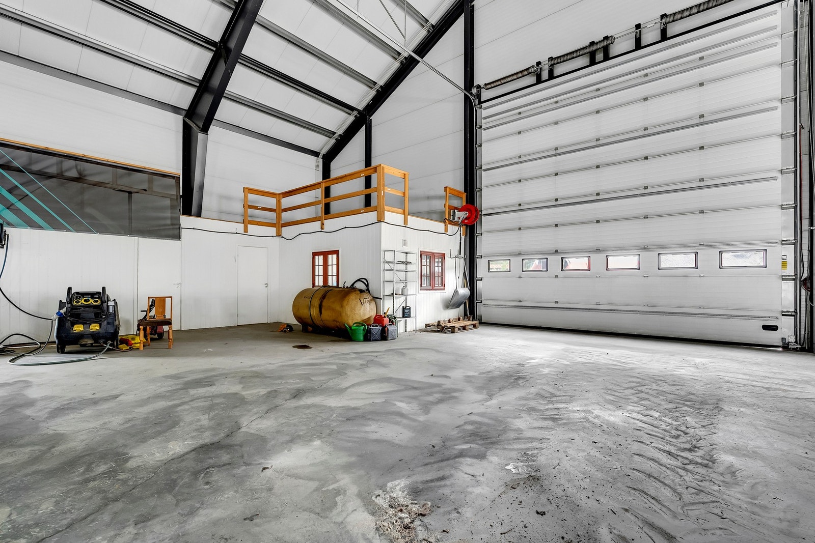 Bygget har to kjøreporter. Galleribilde