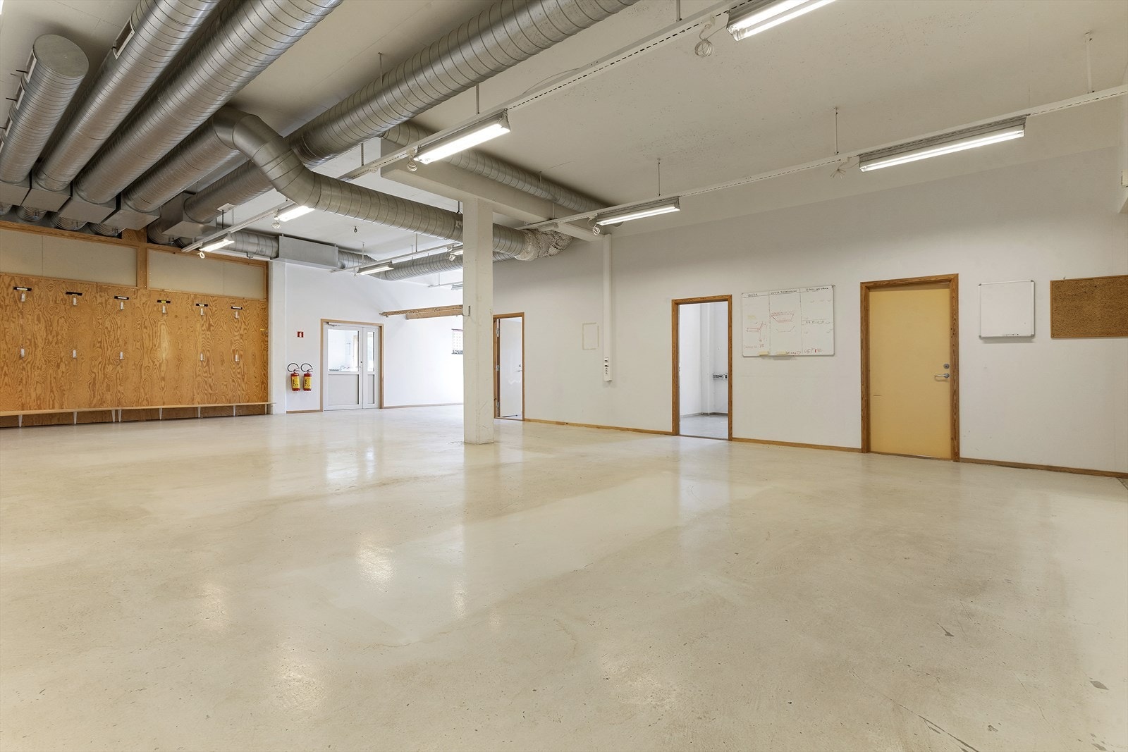 Kontor med varmtlager i underetasjen. Galleribilde