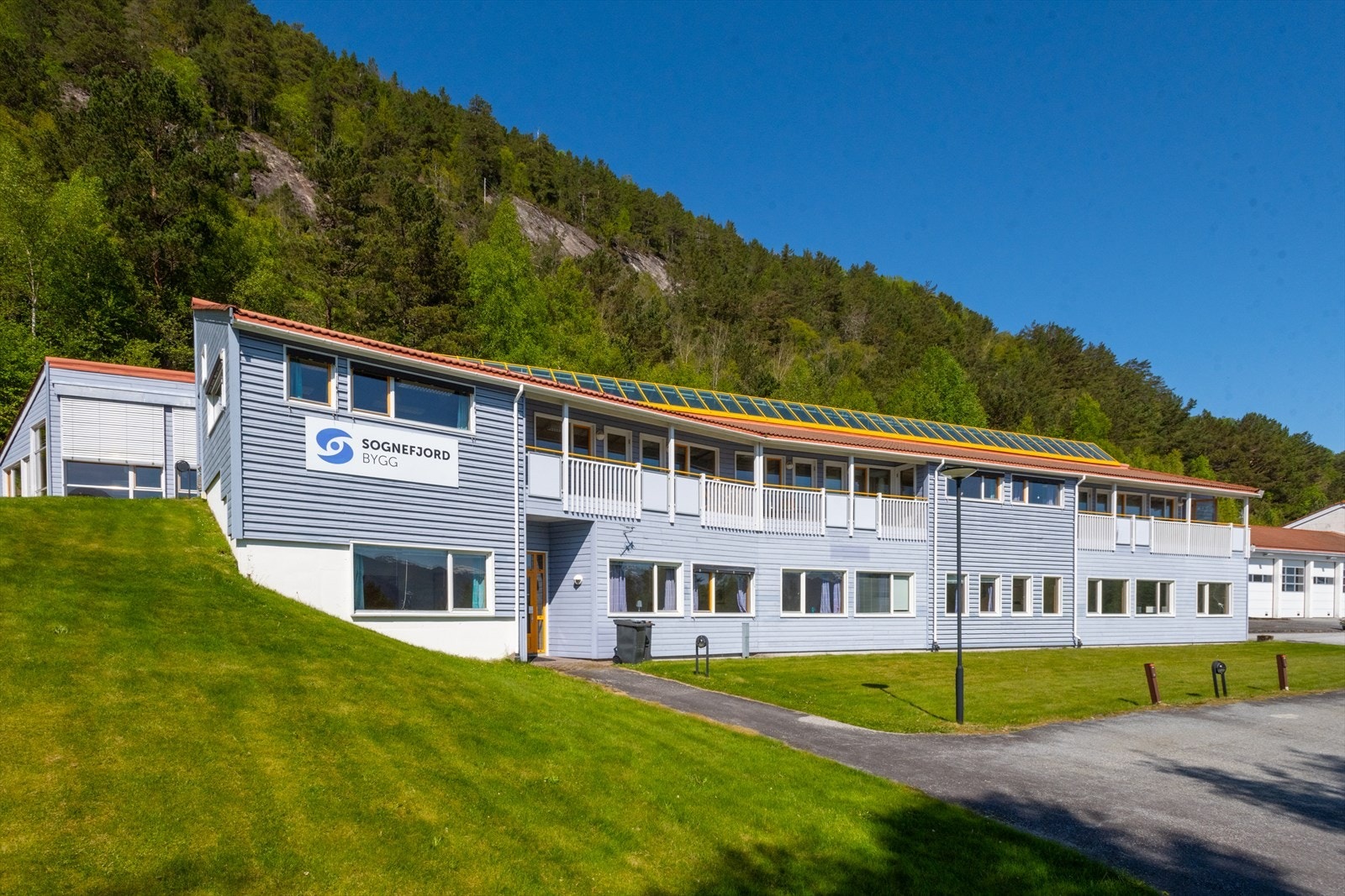 Kontor- og administrasjonsdelen går over to plan Galleribilde