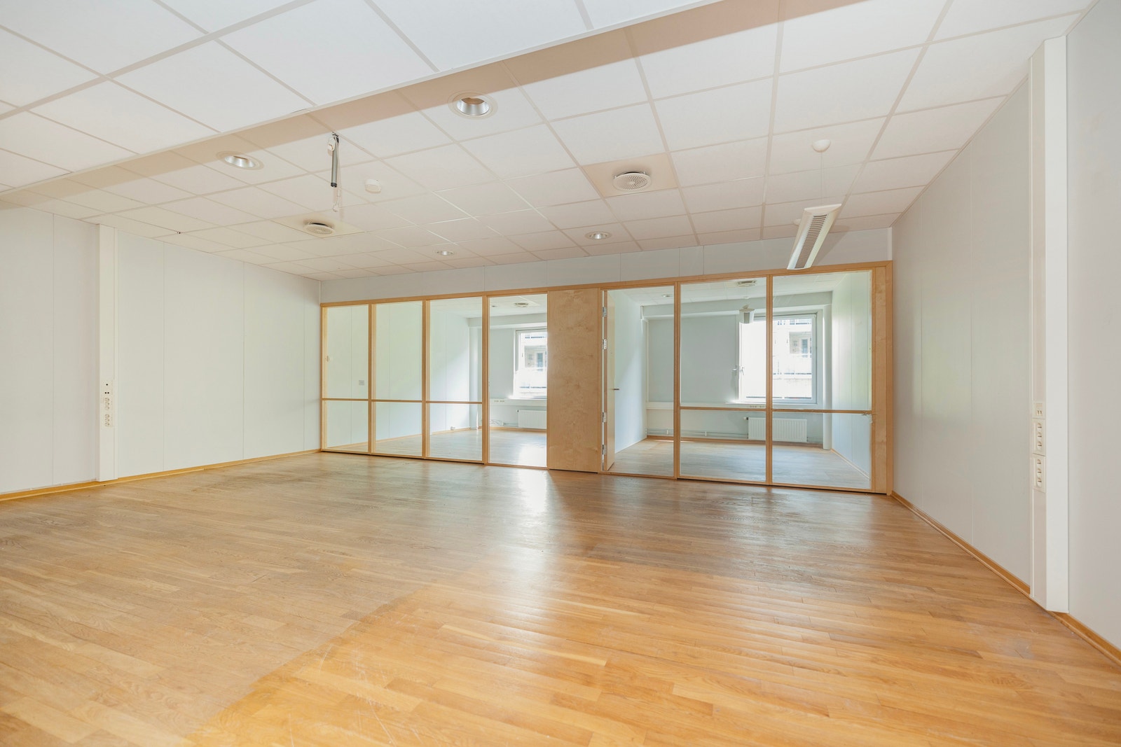 ett av to arealer som er ledig i 3 etasje - godt potensiale for mindre bedrifter! Galleribilde