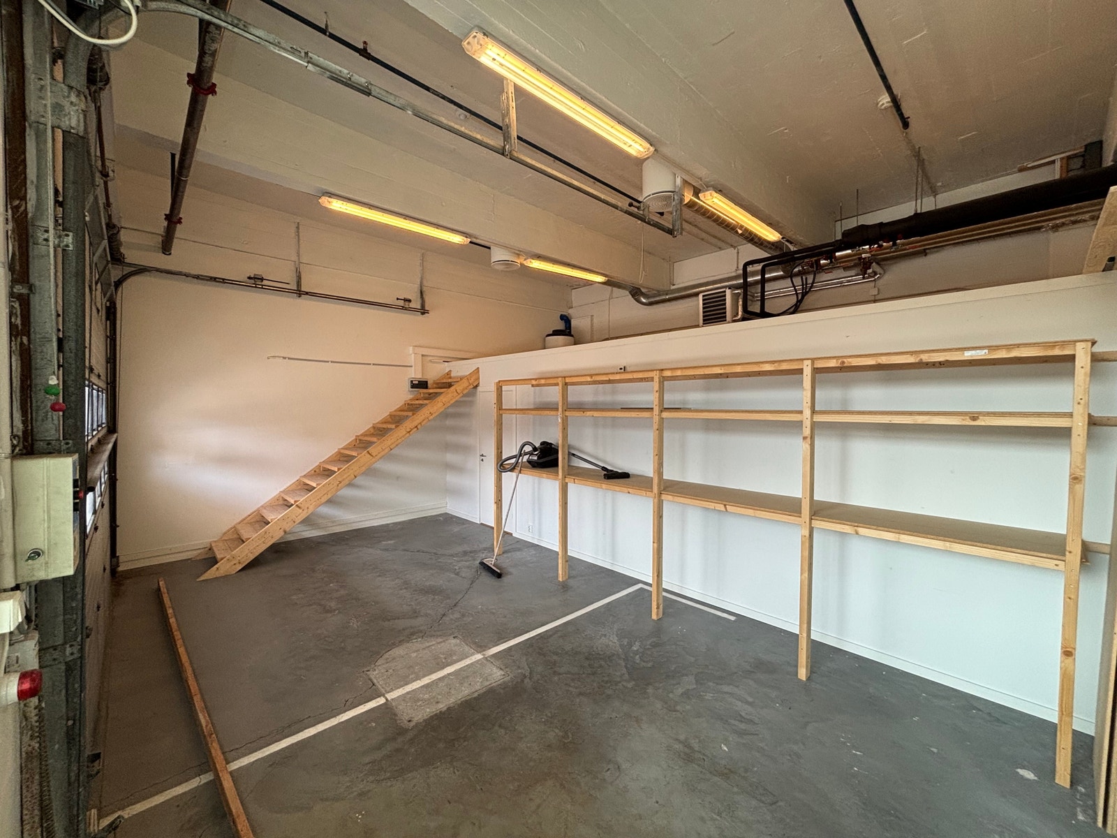 Eget lager med port Galleribilde