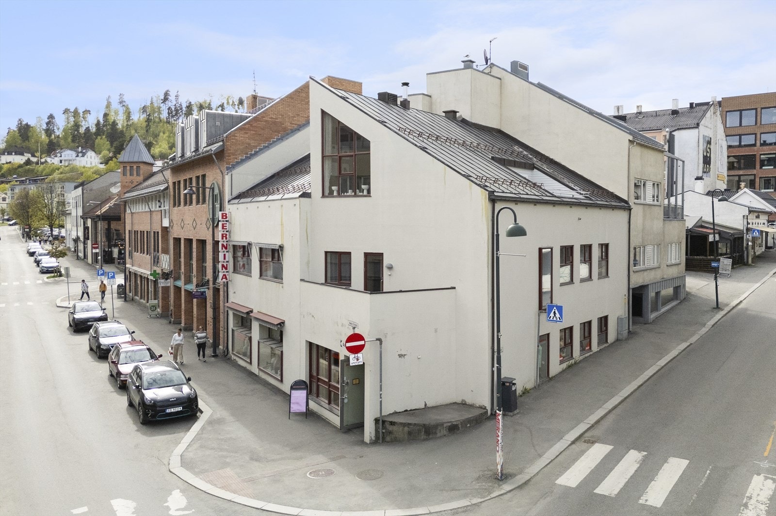 Inngang butikklokaler på gateplan Galleribilde