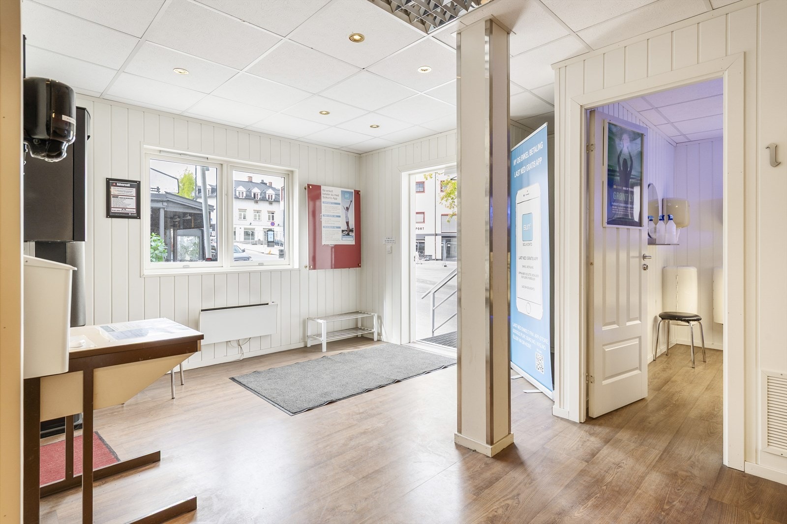 Seksjon 2 - benyttes som solstudio egner seg godt som kontor eller annen servicenæring Galleribilde