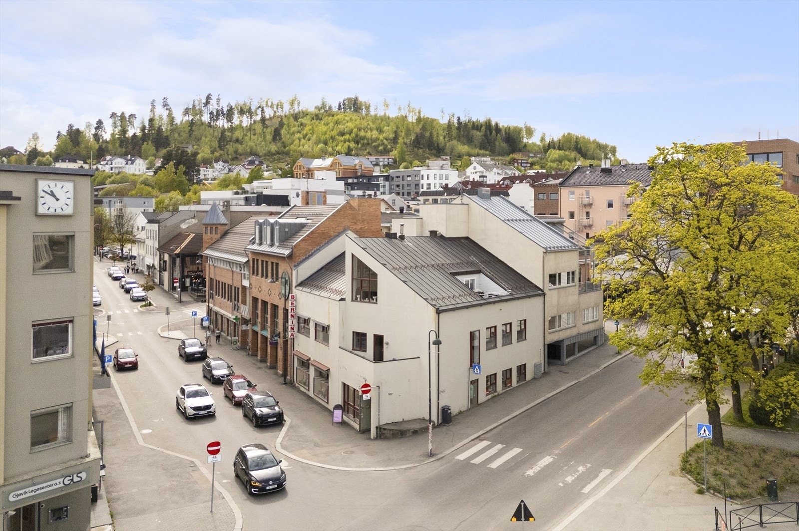 Notar v/ Eiendomsmegler Olsen presenterer Hunnsvegen 4/Nedre Torvgate 1 seksjon 1,2 og 3 for salg Galleribilde