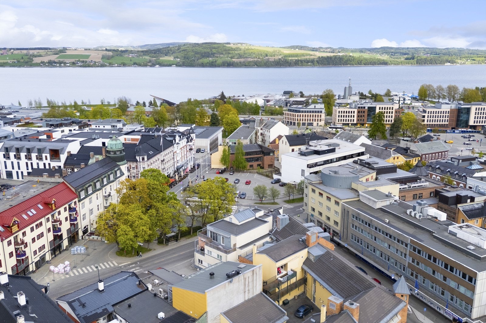Sentralt plassert ift. sentrum og stasjonsområde Galleribilde