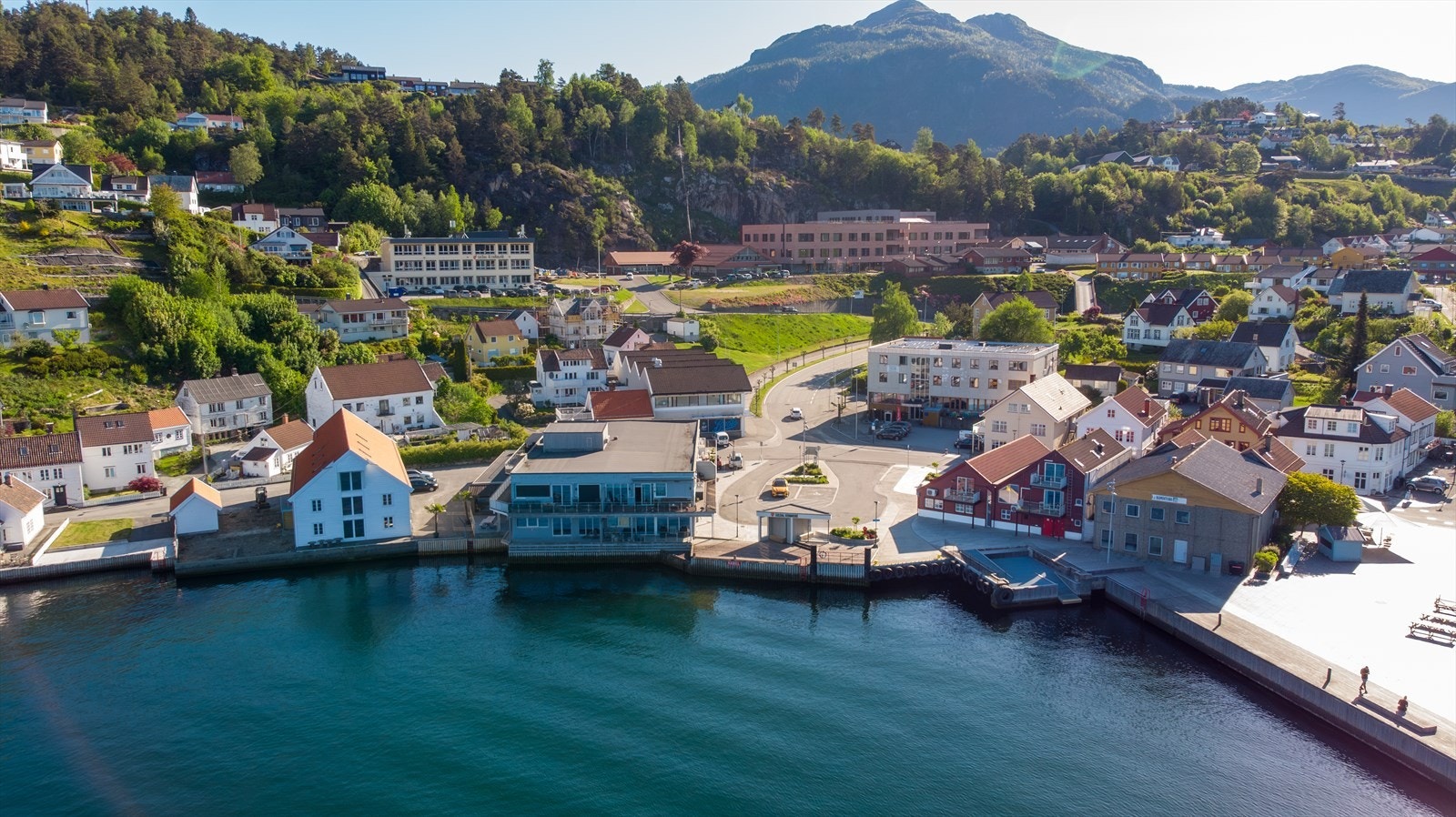 Næringslokalene har et totalt BRA (BRA-i + `BRA-e) på totalt 321 kvm. Butikklokale, teknisk rom, toalett, lager + venterom/WC Galleribilde