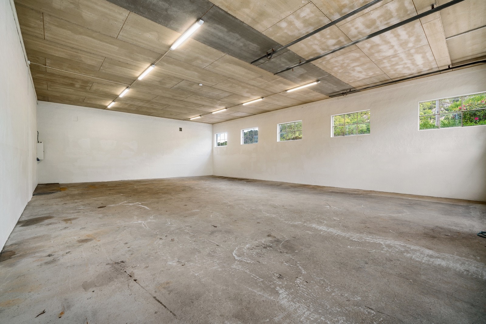 Hallen er delt i to med lettveggskonstruksjon Galleribilde