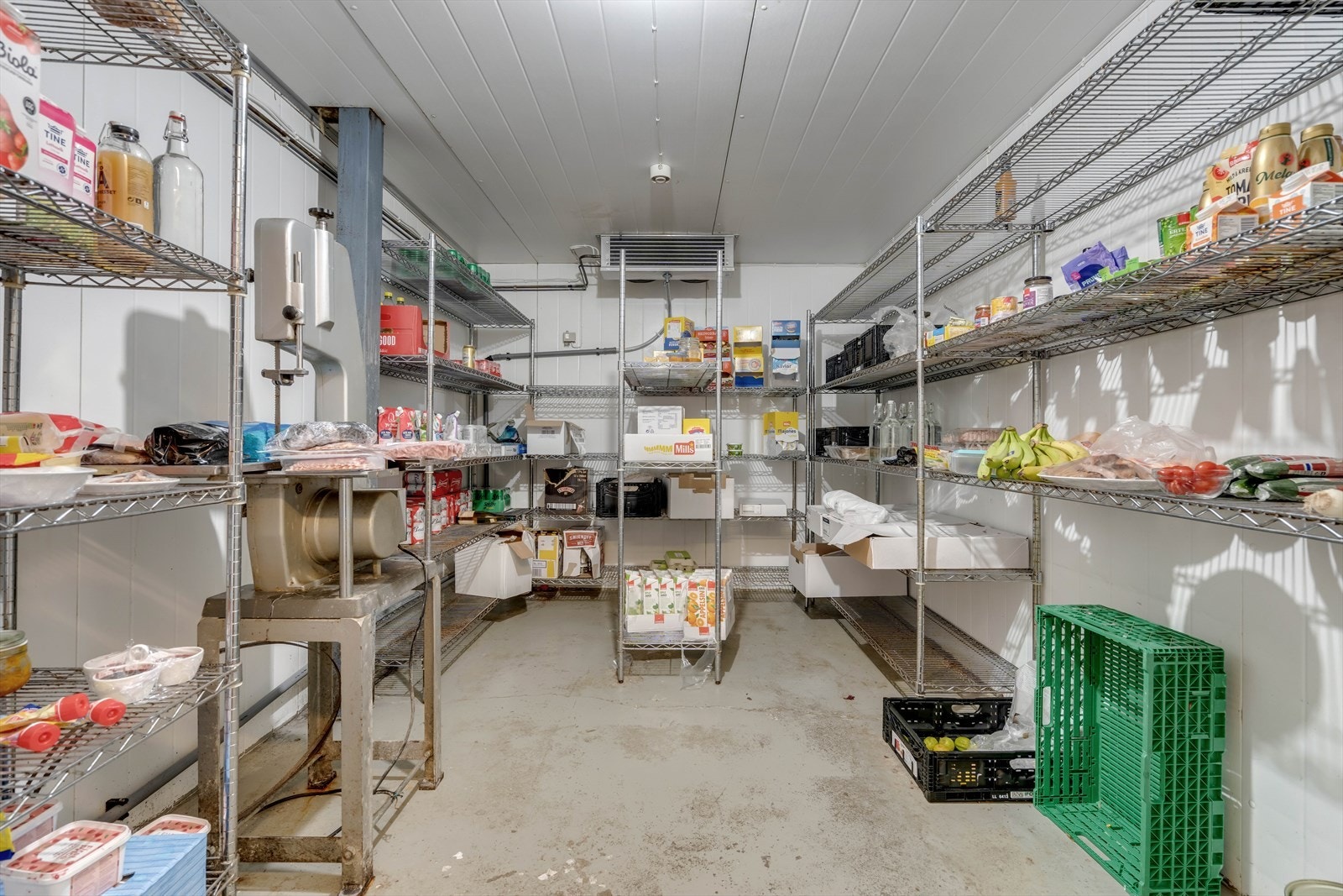 Store kjøle og fryserom, med nytt agregat Galleribilde