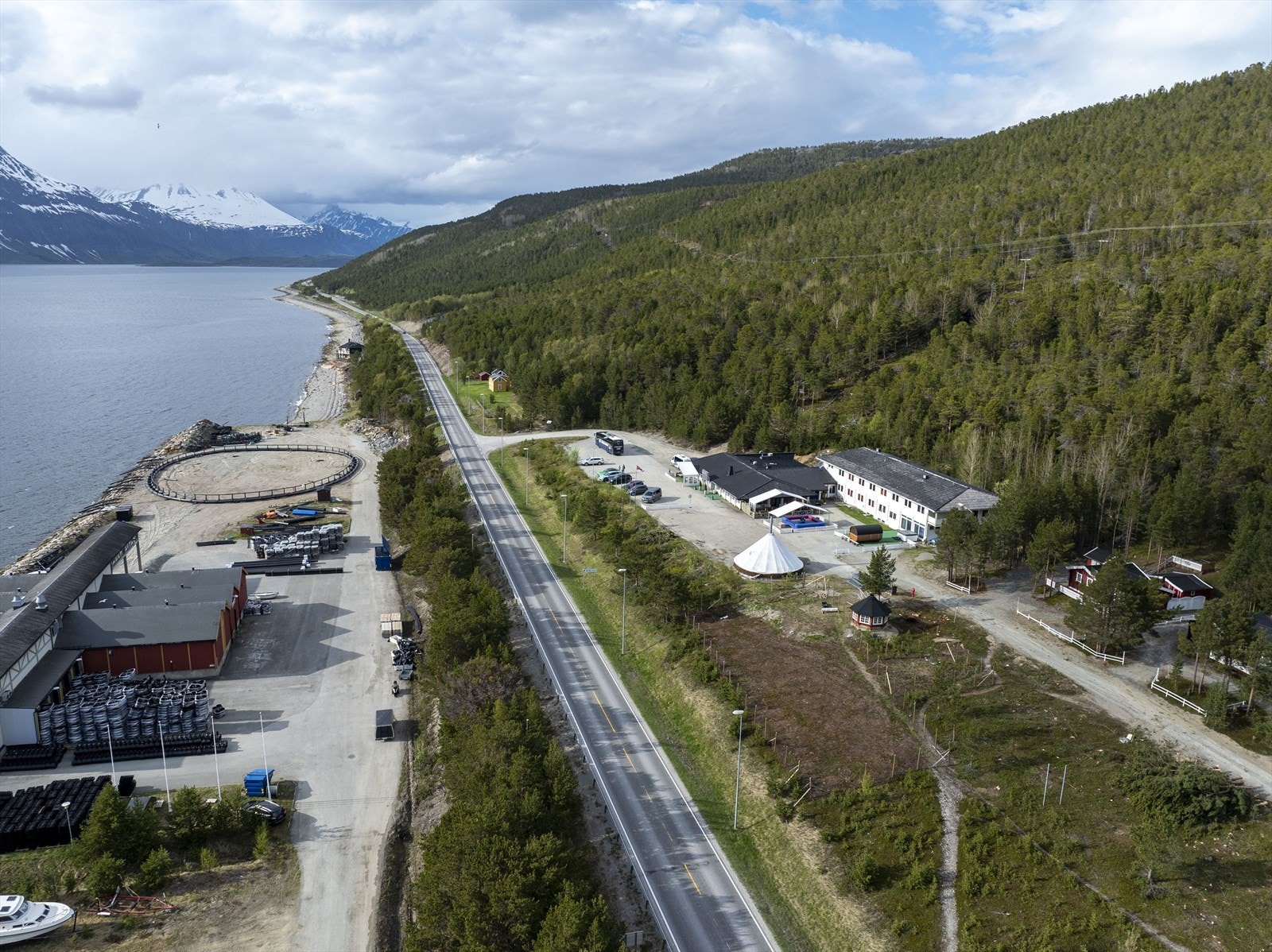 Flatt område, stor parkering Galleribilde