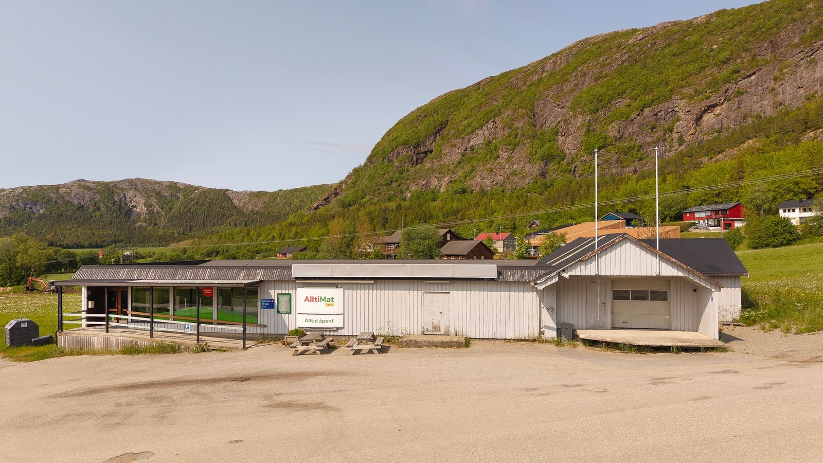 Eldre butikklokale/næringsbygg med sentral beliggenhet på Dun Galleribilde
