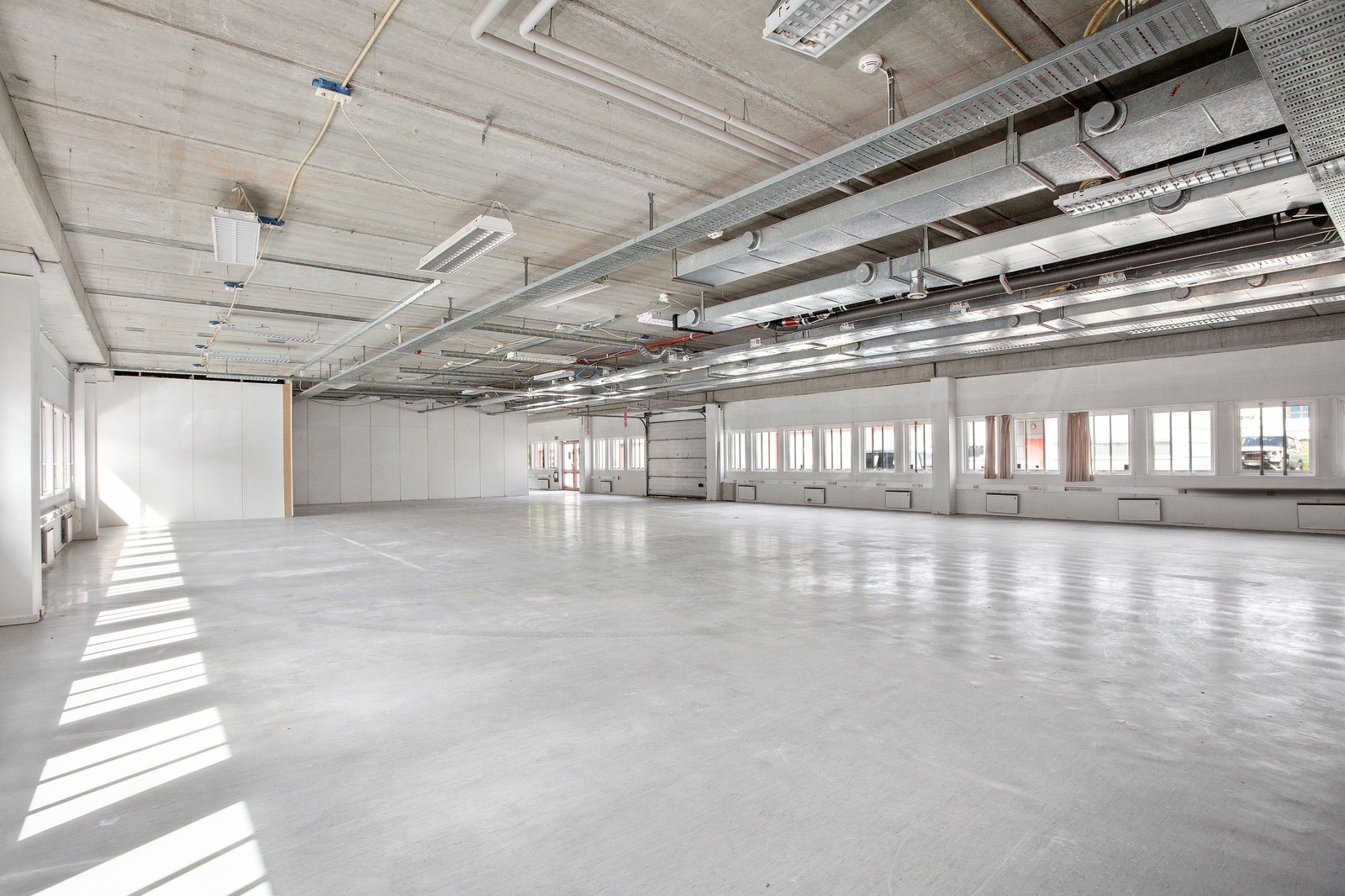 Butikk areal med lager Galleribilde