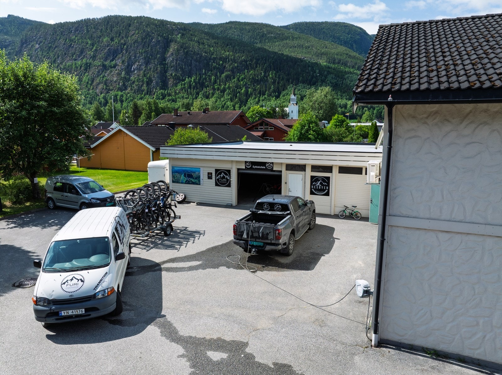 Godt med parkering på baksiden ved vareleveringen. Galleribilde