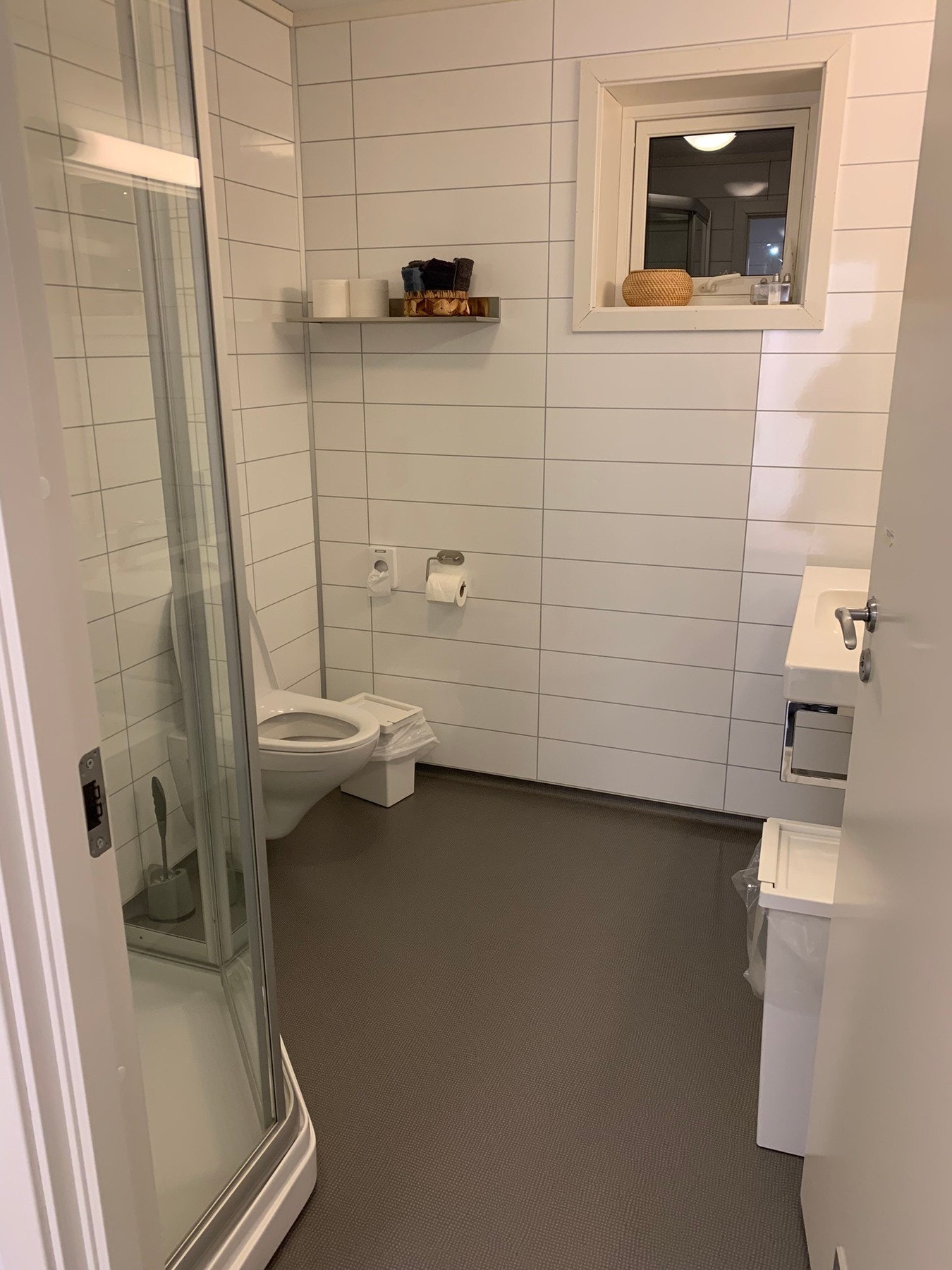 Gode fasiliteter med dusjmuligheter og flere toalettrom Galleribilde