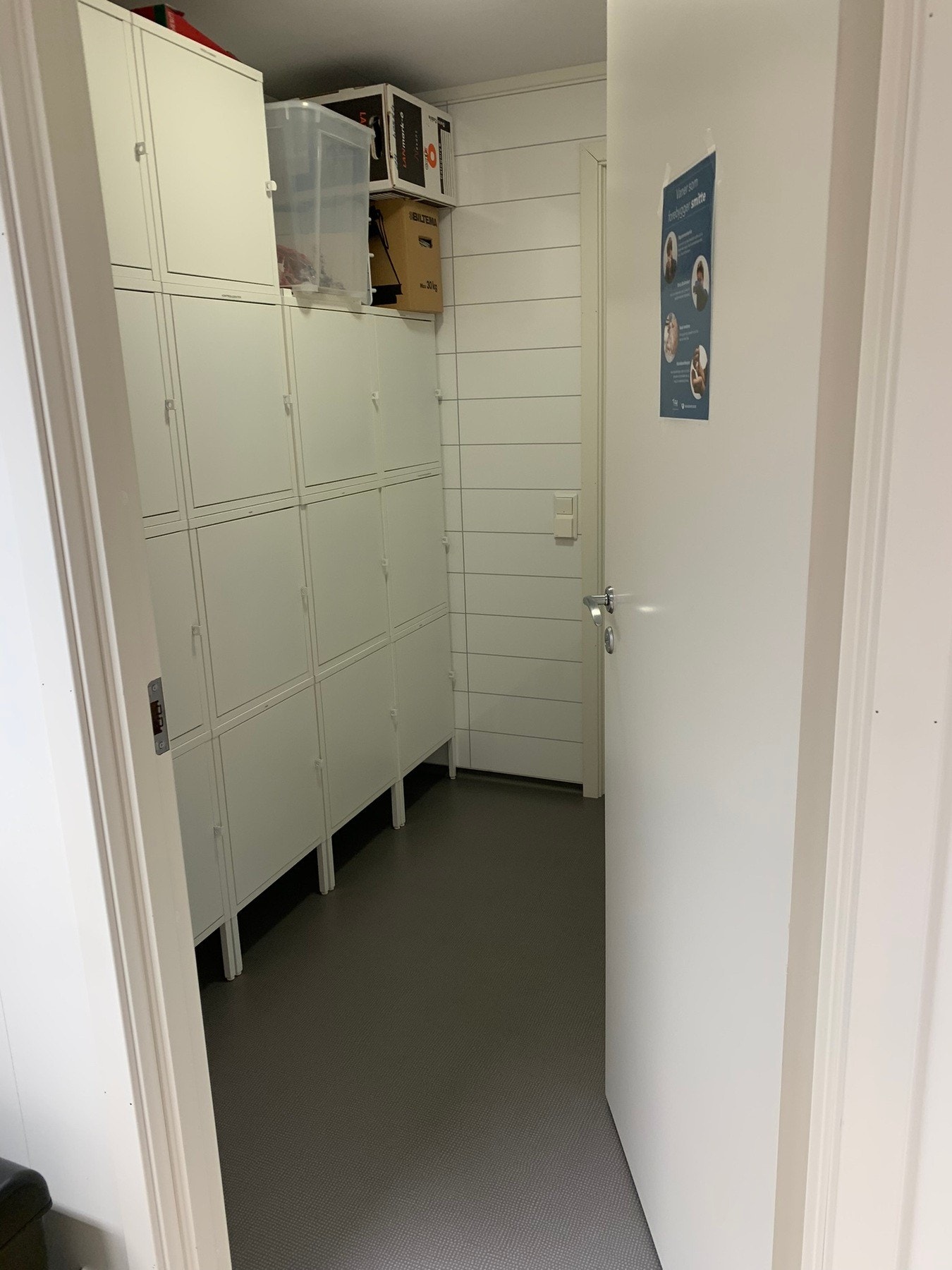 Garderobe Galleribilde