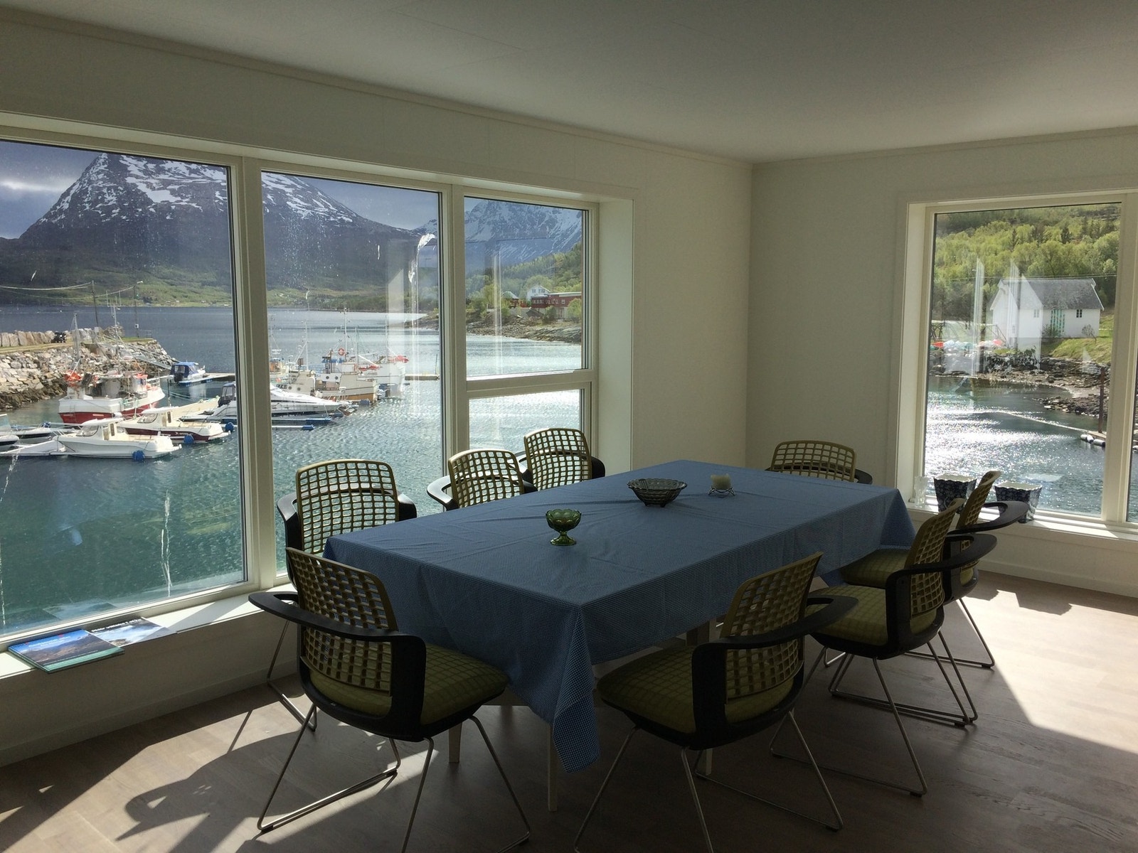 Spiserom/kjøkken, også ypperlig som møterom Galleribilde