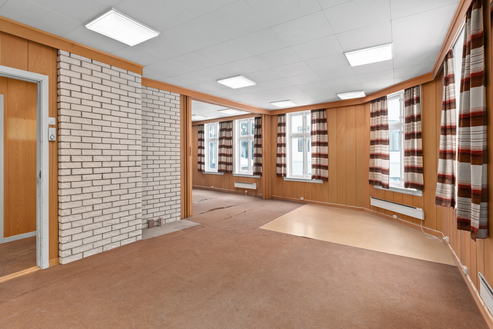 Møtesal/stue i 1. etg. Galleribilde