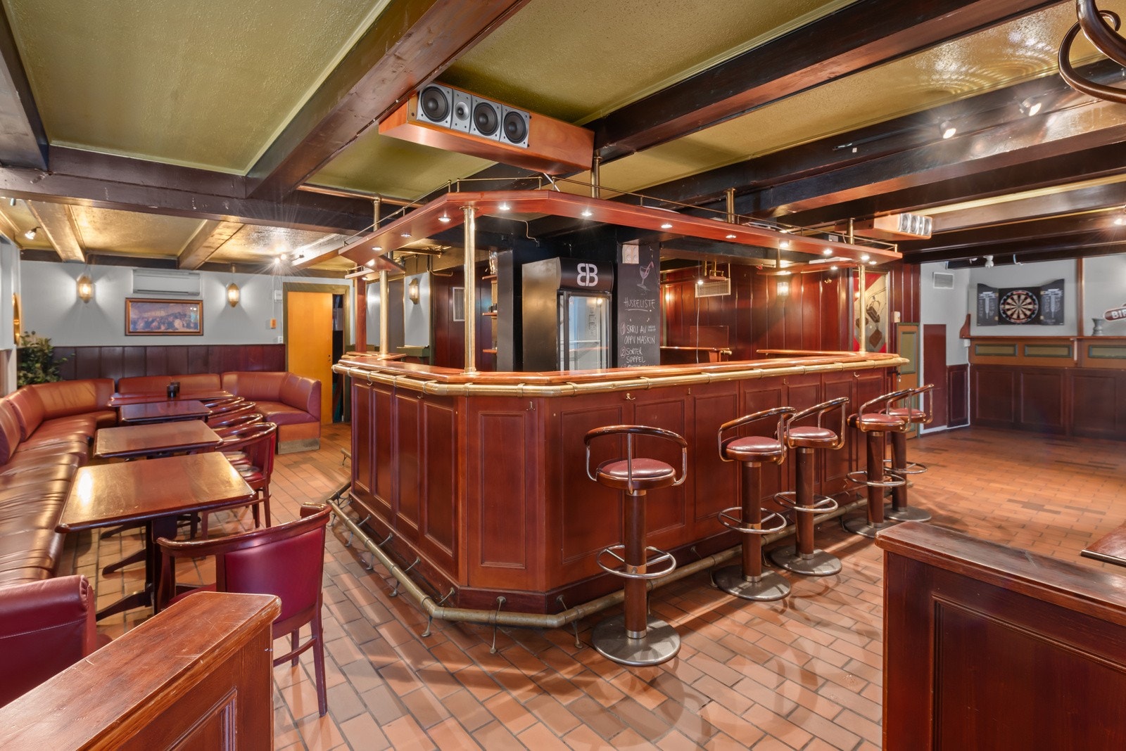 Pub lokalet i kjelleretasjen. Galleribilde