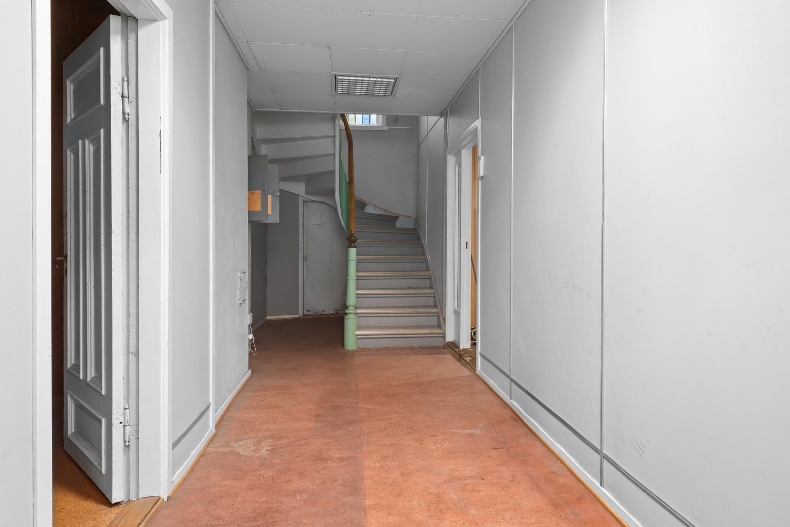 Trappegangen i bygget. Galleribilde