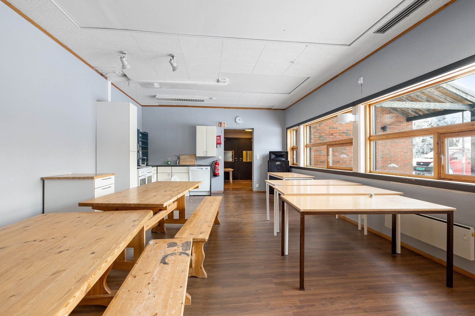 Spiserom med kjøkkeninnredning. Galleribilde
