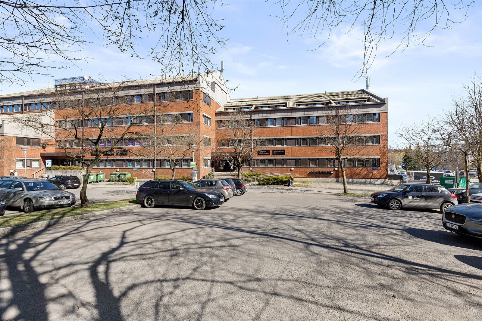 Fasade - parkering Galleribilde