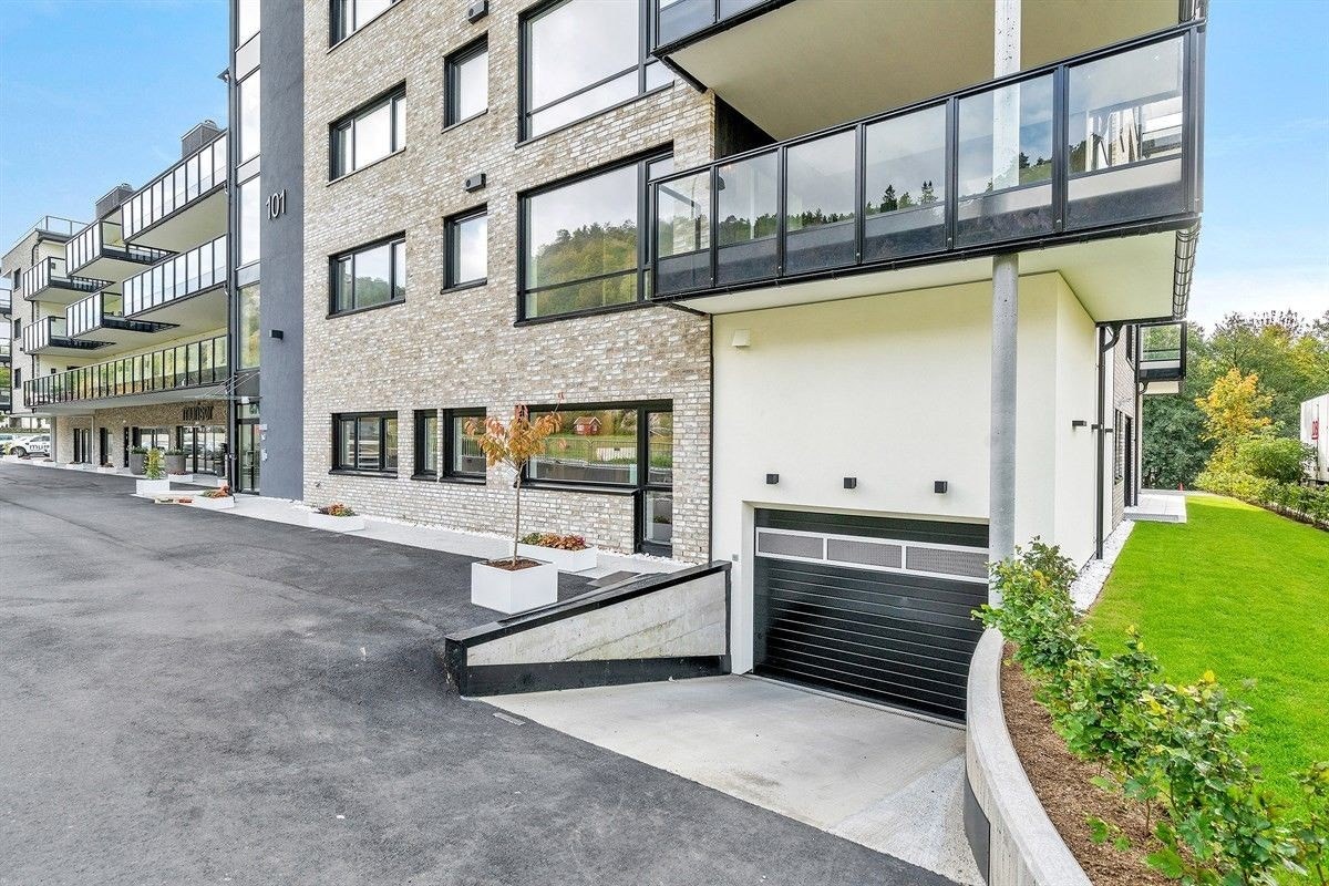 Enkel adkomst til parkeringskjeller Galleribilde